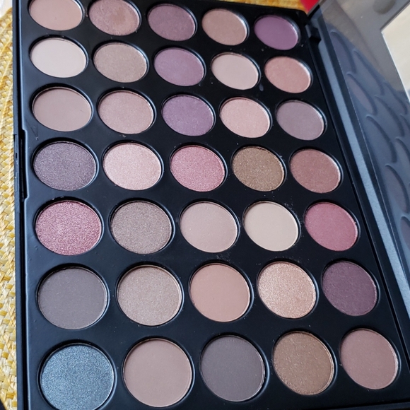 CELAVI EYESHADOW - Picture 2 of 2